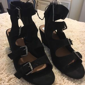 ♦️FINAL MARKDOWN♦️NWT!! size 7.5 black wedge heels